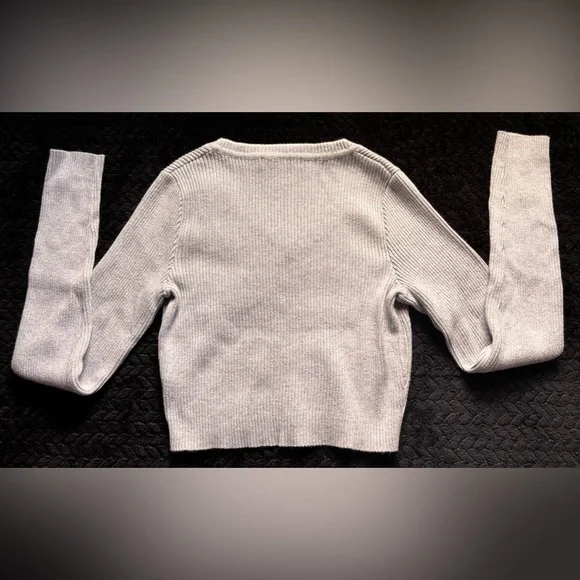 brandy melville v-neck sweater, grey/cream - Picture 3 of 6